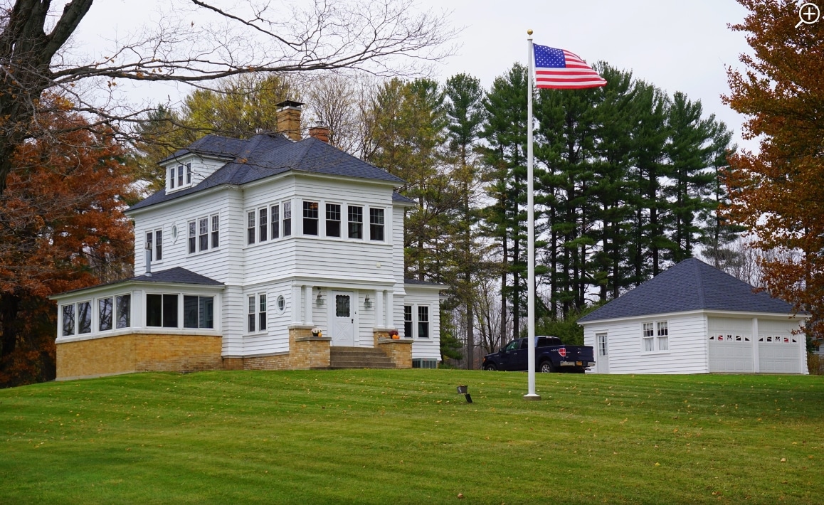 Bayside Manor in Cleveland, NY - Building Photo