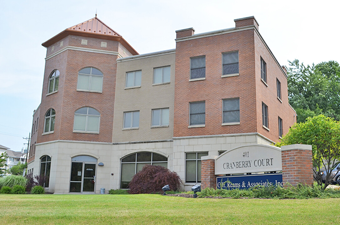 Cranberry Court in Erie, PA - Building Photo