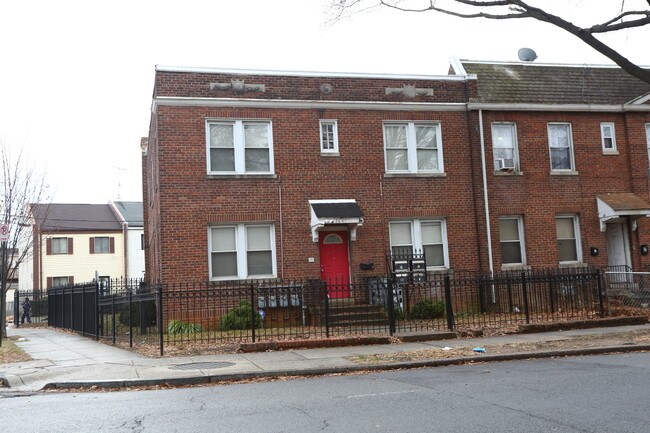 1647 W Virginia Ave NE in Washington, DC - Building Photo - Building Photo