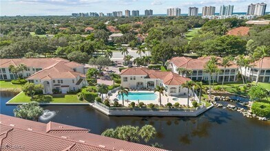 800 L'Ambiance Cir in Naples, FL - Foto de edificio - Building Photo