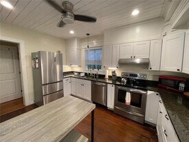5 Elliot Pl in Newport, RI - Building Photo