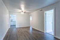 Broadway Park Apartments - 6