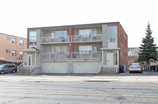 759-761 Lawrence Ave in Toronto, ON - Building Photo