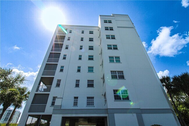 35 Bluebill Ave in Naples, FL - Building Photo - Building Photo