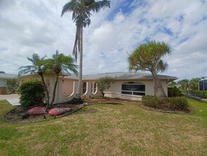 5316 SW 8th Pl in Cape Coral, FL - Foto de edificio - Building Photo