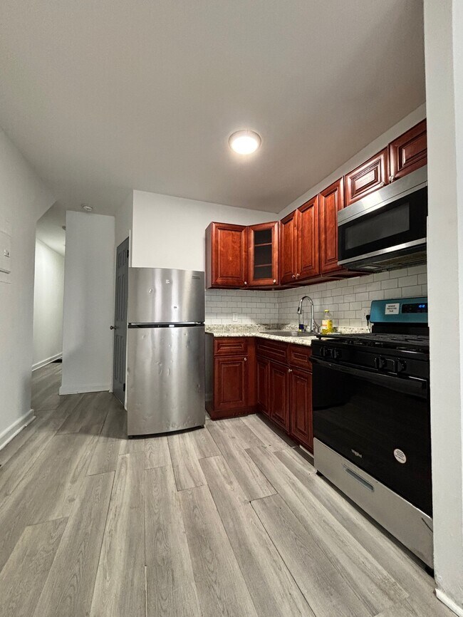 894 N 42nd St, Unit 1st Floor in Philadelphia, PA - Foto de edificio - Building Photo