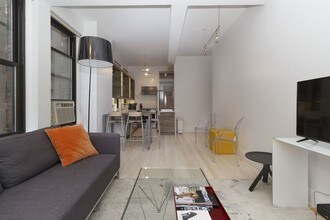 315 7th Ave-Unit -6A in New York, NY - Building Photo - Building Photo