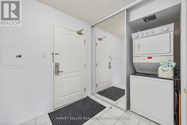 18 Wanless Ave in Toronto, ON - Building Photo - Building Photo