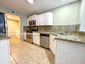 7633 W Allano Way in Las Vegas, NV - Building Photo - Building Photo