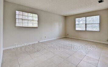 11800 Mandarin Forest Dr in Jacksonville, FL - Building Photo - Building Photo