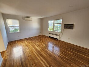 544 Cedarwood Dr in Cedarhurst, NY - Building Photo - Building Photo