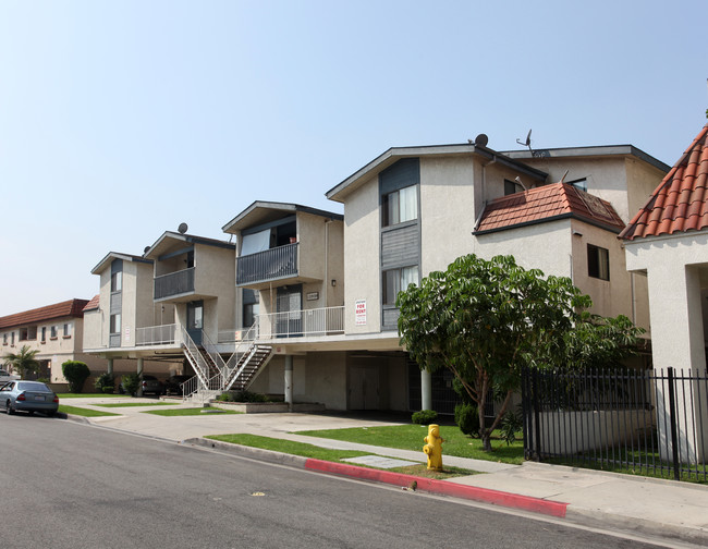 12909 Cordary Ave in Hawthorne, CA - Foto de edificio - Building Photo