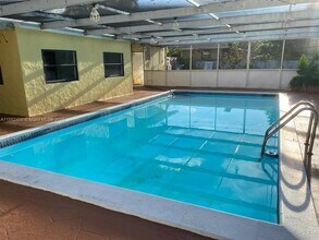 1121 NE 199th St in North Miami Beach, FL - Building Photo - Building Photo