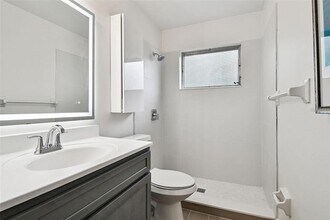 4545 37th Ave N in St. Petersburg, FL - Building Photo - Building Photo