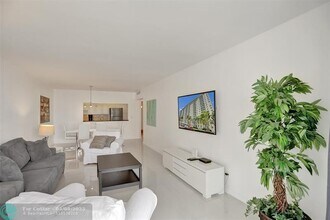19390 Collins Ave in Sunny Isles Beach, FL - Building Photo - Building Photo
