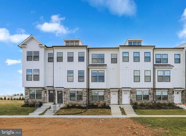 property at 723 Courier Ln