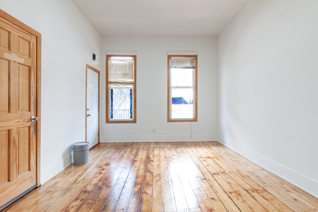 1634 N Whipple St, Unit 1