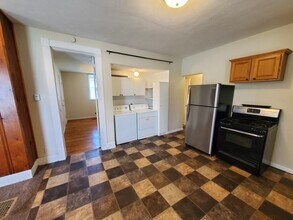 328 Milton Ave, Unit 2 in Anderson, IN - Foto de edificio - Building Photo
