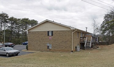 8200 Elderberry Dr in Knoxville, TN - Building Photo - Building Photo