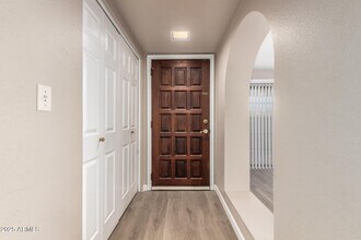 10410 N Cave Creek Rd in Phoenix, AZ - Building Photo - Building Photo