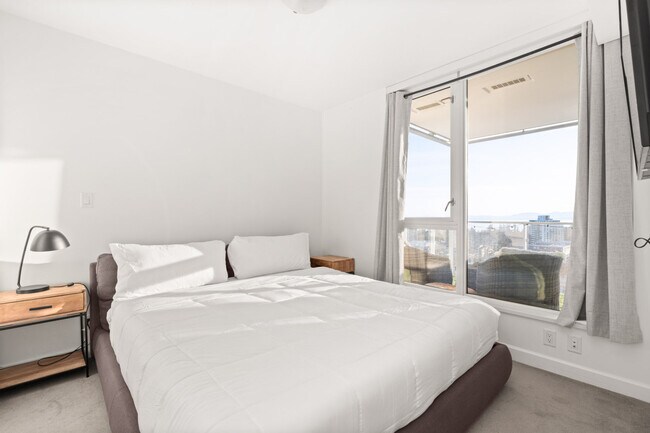 3355 Binning Rd in Vancouver, BC - Building Photo - Building Photo