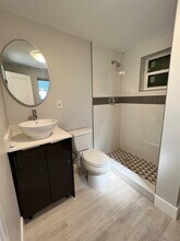 1141 SW 12th Ave, Unit REAR in Miami, FL - Foto de edificio - Building Photo