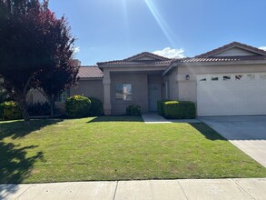 608 Isla Bonita St in Bakersfield, CA - Building Photo - Building Photo