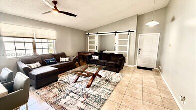 5470 Pine Cir in Coral Springs, FL - Building Photo - Building Photo