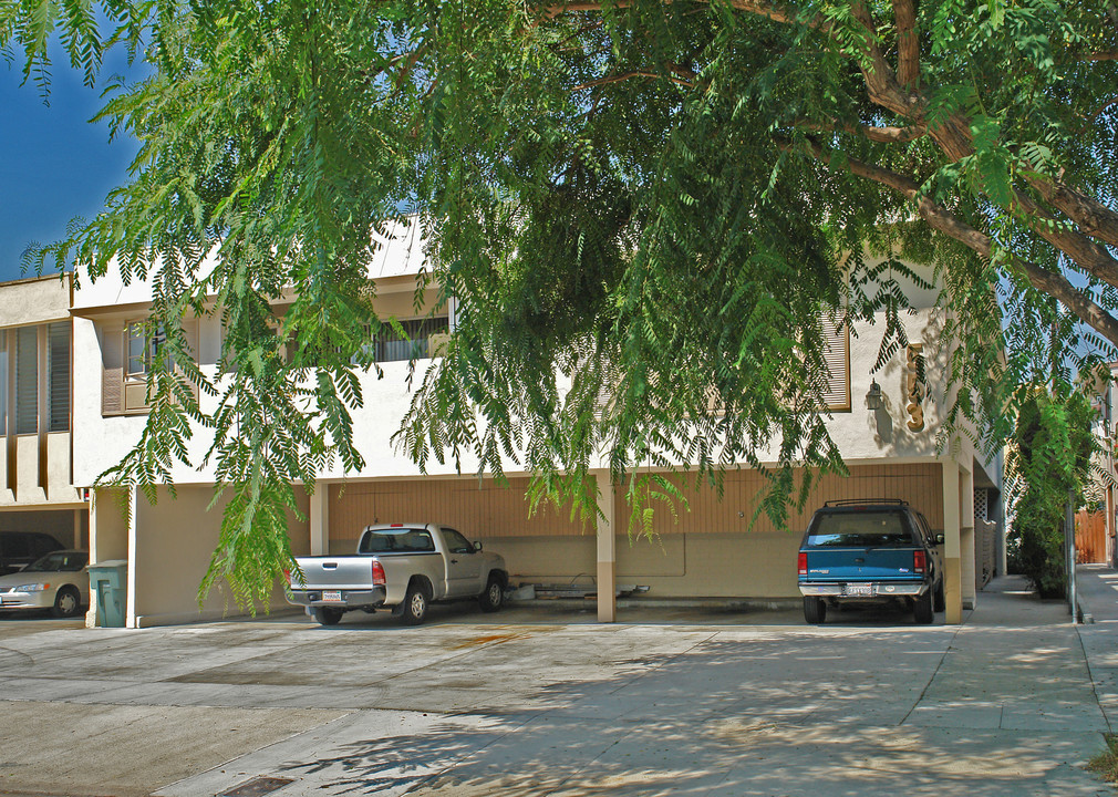 553 N Flores St in Los Angeles, CA - Foto de edificio