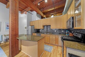 525 W Superior St in Chicago, IL - Building Photo - Building Photo