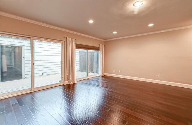 property at 1926 Augusta Dr