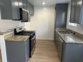 8735 Variel Ave, Unit 104 in Canoga Park, CA - Building Photo