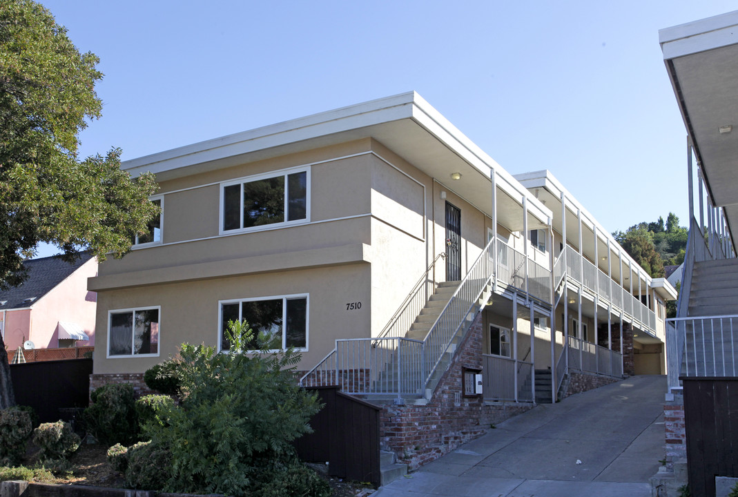 7510 Ney Ave in Oakland, CA - Building Photo