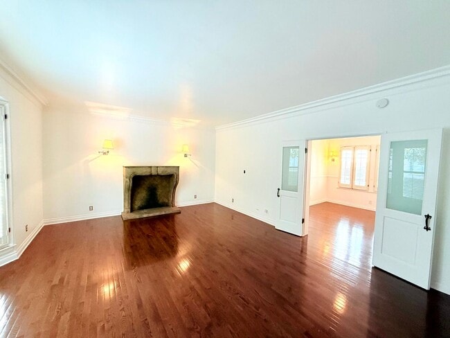 property at 1250-1/2 Flores St