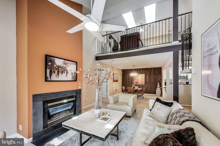 10021 Vanderbilt Cir, Unit 14 in Rockville, MD - Building Photo