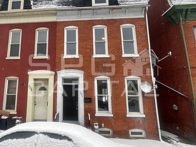 property at 301 N Newberry St