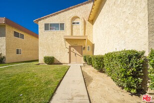 43609 Stanridge Ave in Lancaster, CA - Building Photo