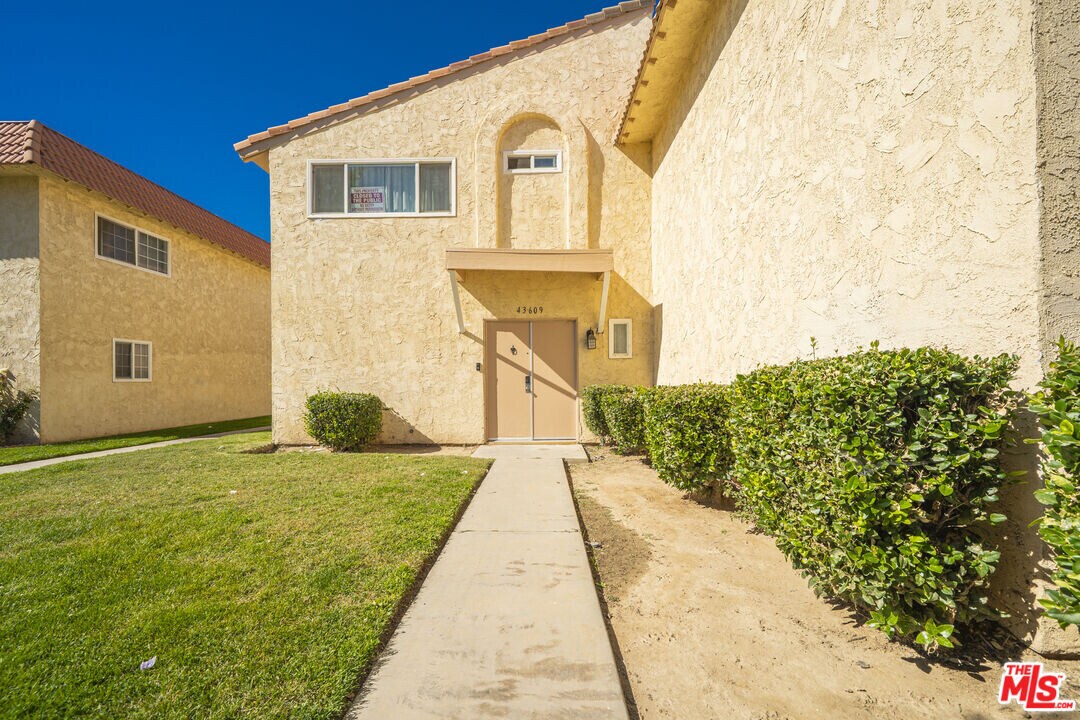 43609 Stanridge Ave in Lancaster, CA - Building Photo