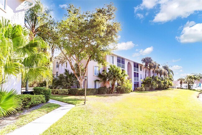 13771 Oneida Dr in Delray Beach, FL - Building Photo - Building Photo
