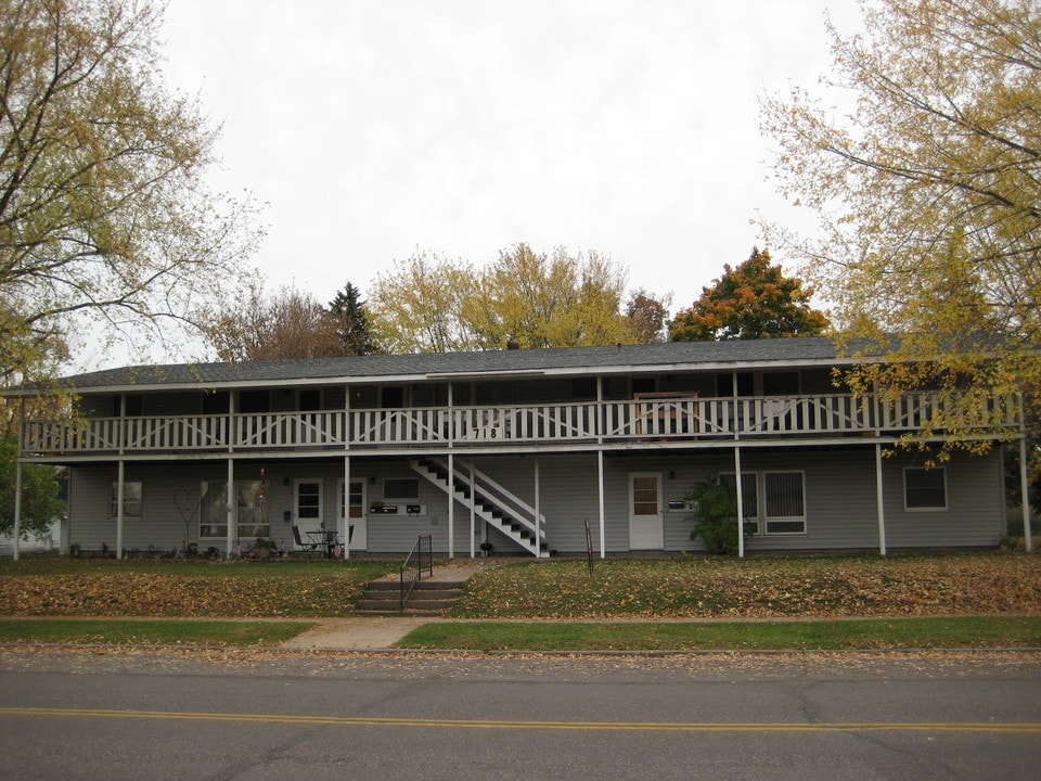 718 E LaSalle Ave in Barron, WI - Building Photo