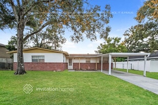 1111 N Parsons Ave in Brandon, FL - Building Photo