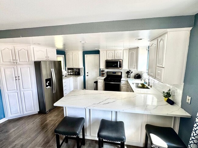 362 Raymor Ave in Corona, CA - Building Photo - Building Photo