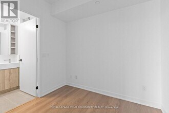 319-3319 Jarvis St in Toronto, ON - Building Photo - Building Photo