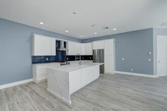 165 Honeysuckle Dr in Jupiter, FL - Building Photo - Building Photo