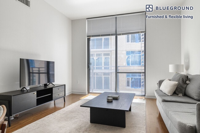 4918 St Elmo Ave in Bethesda, MD - Foto de edificio - Building Photo