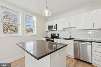 137 E Spring Ave, Unit 2R in Ardmore, PA - Building Photo - Building Photo