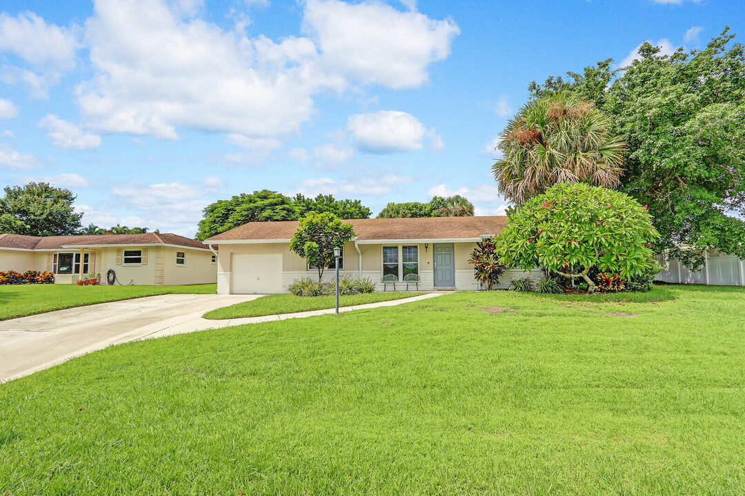 9627 Althea Way in Palm Beach Gardens, FL - Foto de edificio