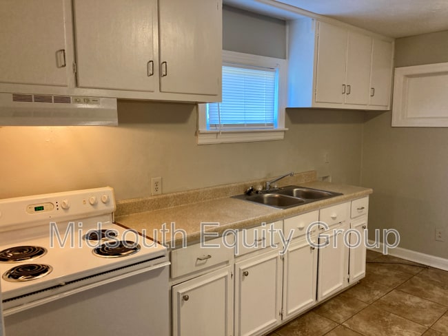 54 Monroe Ave in Jackson, TN - Building Photo - Building Photo