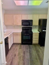 2445 Palmridge Dr in Las Vegas, NV - Building Photo - Building Photo