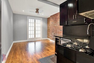 250 Mott St, Unit 13 in New York, NY - Building Photo